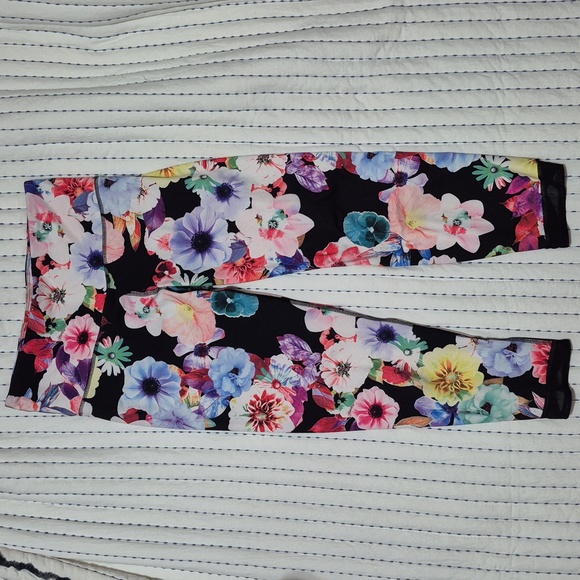 Old Navy crop floral leggings - 3 for $10 - Picture 1 of 6